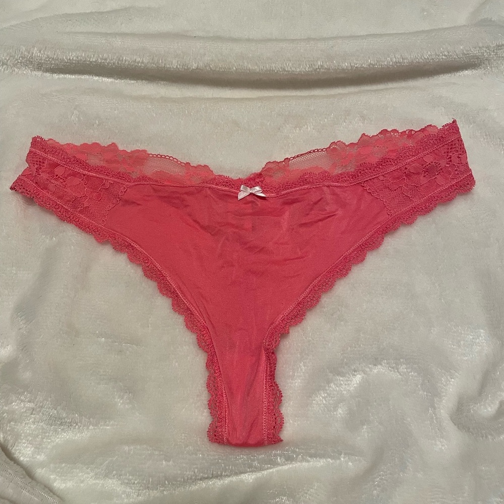 Vintage Victoria's Secret Coral Pink eLace and Satin Thong Panties, size large